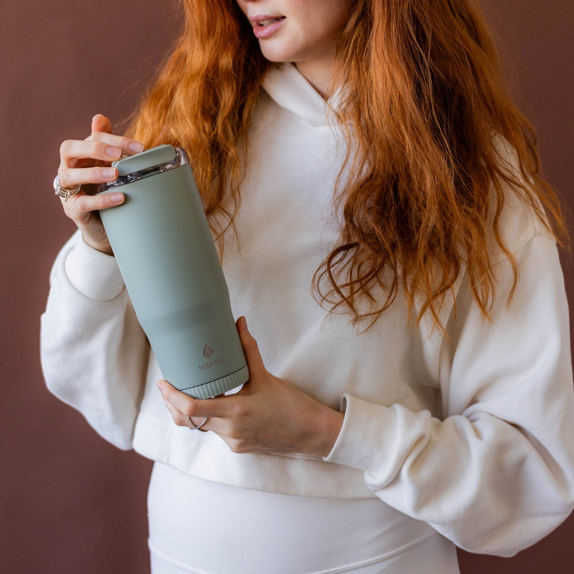 30-oz-groove-tumbler-l6 4Manna_Website_Lifestyles-17.jpg