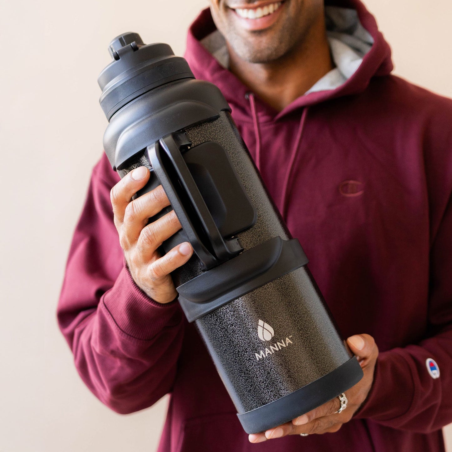 4l-titan-bottle-135-oz-b2 5Manna_Website_Lifestyles-29.jpg